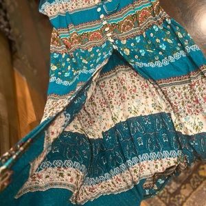 Beautiful light weight dress, perfect for summer or winter with some leggings